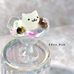 猫ちゃんが光る✨猫パフェフィギュア🍨クリアサイダー🫧 送料無料 おすわり猫 蓄光 レジン
