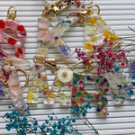 イニシャルキーホルダー　花柄　セミオーダー可