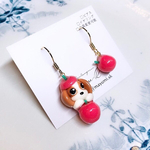 ＊イヤリングなどへ金具変更可能＊リンゴ🍎をはむるキャバっ子ピアスorイヤリング🐶キャバっ子選択できます🐶