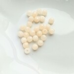 【4mm 30個】ジェイド　ラウンドカット　（ミルキーベージュ）