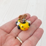 ミツバチの車とくま