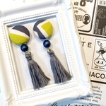 レトロなタッセルピアス  ５☆くるみボタンのグレータッセルピアス