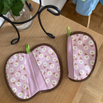 ☆SALE 北欧風プリント　りんご🍎型　鍋つかみ