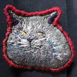 【ムスッとした猫ちゃん　刺繍ブローチ】