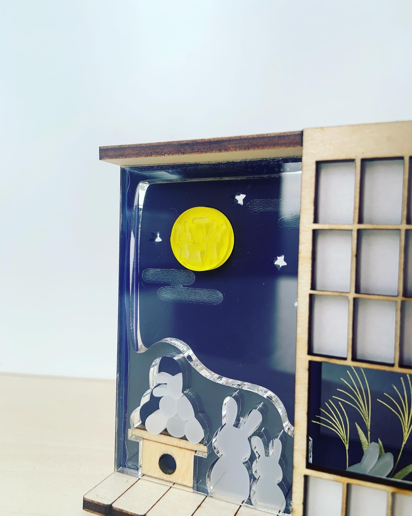 お月見十五夜のうさぎの置き物夜の縁側 - ChanMan | minne byGMO