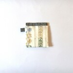 PJC刺繍生地の10㎝バネポーチ　オフホワイト地に刺繍の布