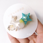 （エメラルドグリーン）うさぎさんと流れ星のヘアクリップ　#宇宙　夜空　流れ星　レジン　バレッタ　ヘアアクセサリー　鉱石