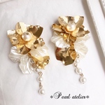 パールホワイト＆ゴールドペタル✨flowerピアス