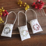 リース刺繍のショルダーbag・赤い実