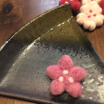羊毛フェルト お花ブローチ -モモ-
