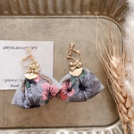 new color！！　刺繍リボン　ピンクとグレーのイヤリング　（ピアス可）