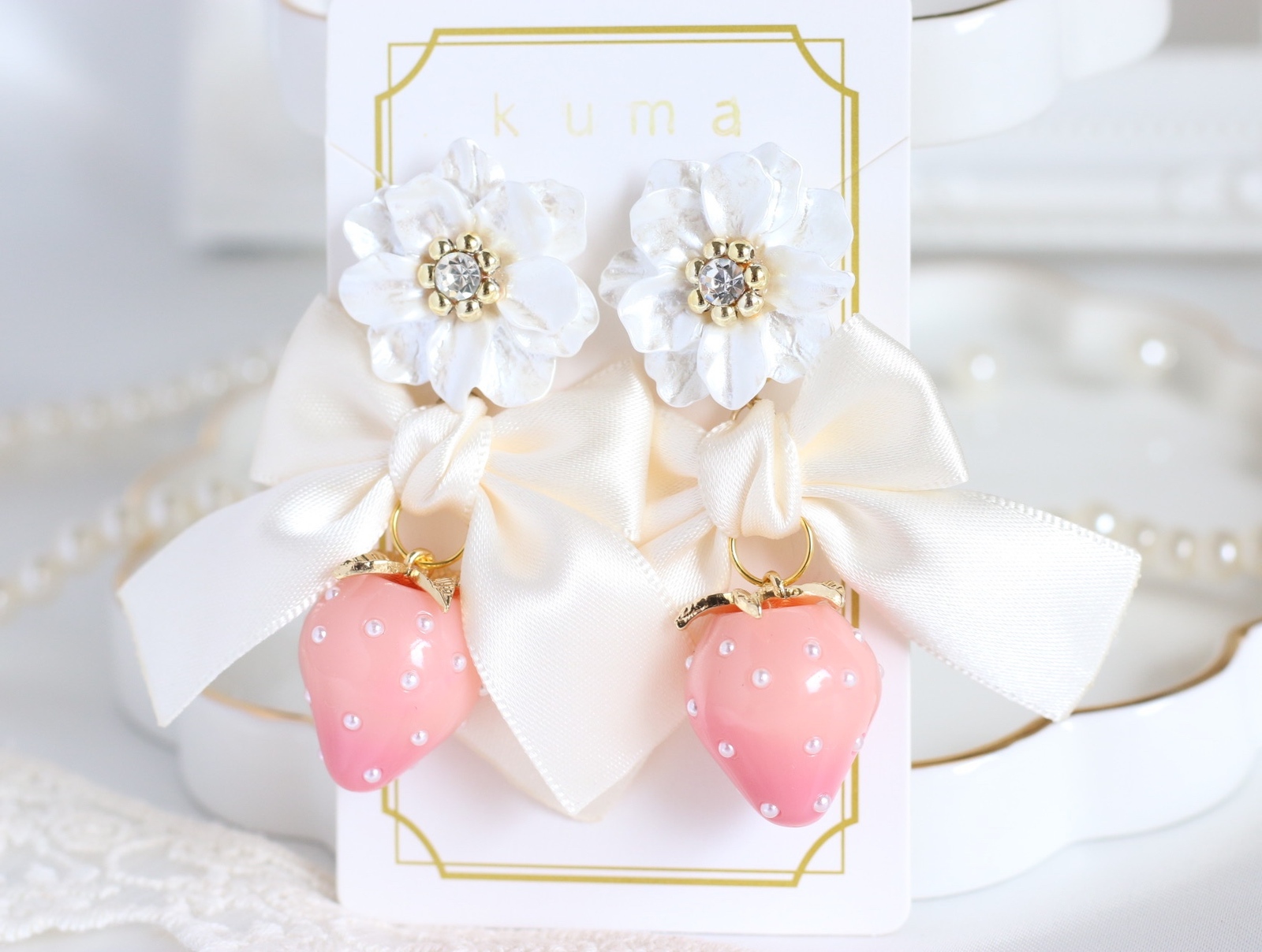 みるくいちご🎀🤍フラワーピアス♡イヤリング - eme pupu~by