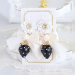 ブラックいちごとお花のピアス🖤イヤリング