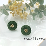 カーキ グリーンのまるっとビーズ刺繍ピアス・イヤリング