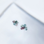 カラーシフトサファイア ピアス／イヤリング