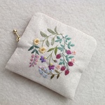 コットンリネンと刺繍の野の花のファスナー付小物入れ　ナチュラル