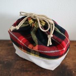 お弁当袋　巾着袋　【レッドチェック×オフホワイト】