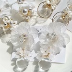 大きなフラワーと小さなフラワーのツヤ玉ピアス♡