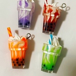 4個＋1個おまけアイスクリームタピオカ入りフラペチーノ ペンダントトップ
