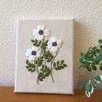 ファブリックパネル 白い花 刺繍