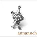 【 脚が揺れる　アメリカ製　ハロウィン　パンプキン　ジャックオーランタン　ピンブローチ】ハロウィーン　男性にも　シルバーカラー