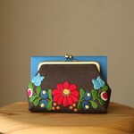 ブラウンリネン　花刺繍がま口ポーチ　M