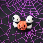 ハロウィン双子パンダのブローチ