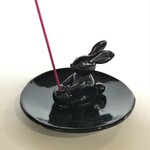 黒ウサギのお香立て