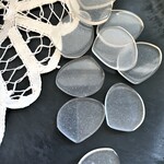 【Outlet!!*10個300円】クリア変形オーバルレジンフラットカボション