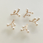 チャームパーツ 植物 パール付き 29mm 　8個で300円 a