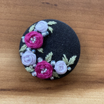 ビーズ刺繍くるみボタン（ヘアゴム/ブローチ）