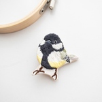 手刺繍ブローチ　シジュウカラ