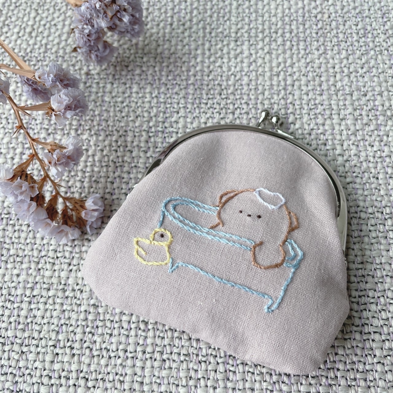 くまと風船刺繍ブローチ【受注製作】 ブローチ choco mint 通販