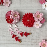 つまみ細工 七五三髪飾り  赤とローズピンク　*さくらピンク *ヘアクリップ *桜 *十三詣り *ハーフ成人式 *卒業式 *袴 *浴衣 