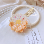 【New】お花畑のフラワーヘアゴム　ニュアンスカラー　ハンドメイドヘアゴム　ハンドメイドレジン　押し花　ヘアゴム　ヘアアクセサリー　お花　くすみカラー