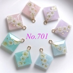 オーダー用となります  No.701 チャームトップ♪カン付きレジンパーツ♪押し花・ドライフラワー♪アクセサリーパーツ