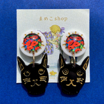 黒猫とカラフルレトロフラワーカボション✳ピアス､イヤリング✳猫 ねこ ネコ  個性的 韓国 アンティーク 昭和レトロ 古着 レトロポップ 昭和レトロ キッチュ ポピー 赤 秋冬 冬 クリスマス 