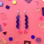 うねうねピアス／ブルー