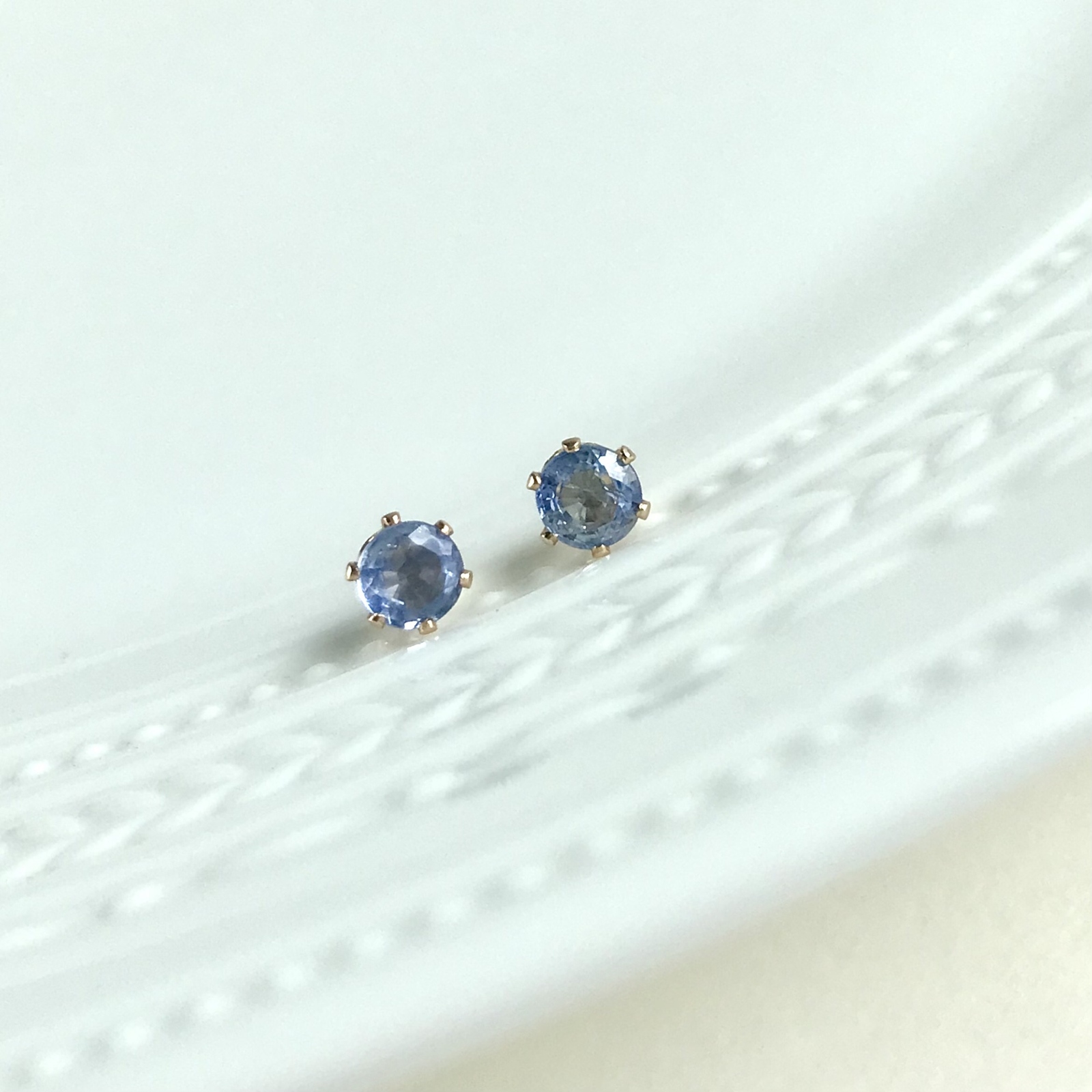 宝石質AAAランク！サファイアのシンプル一粒ピアス