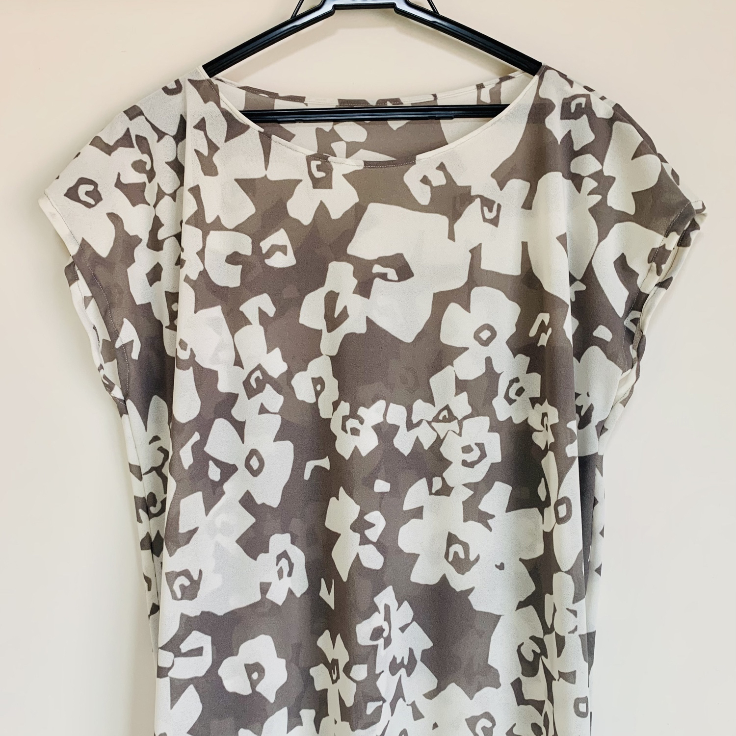 【お洗濯OK！直線裁ちワンピース】 white flower gray 9,900円