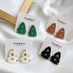トライアングルピアス