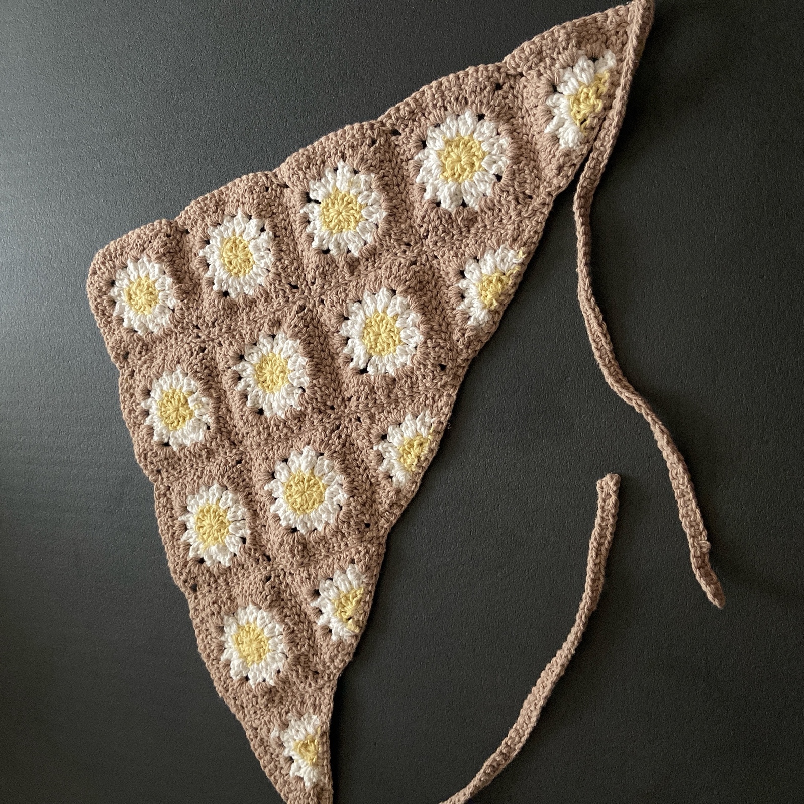 ハンドメイド 立体デイジー モチーフ マルチカバー (クリーム×茶黄色) ハンドメイド 立体デイジー モチーフ マルチカバー (クリーム×茶