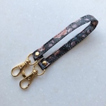 NEW♡リバティ「フェリシテ」（ココアブラウン）ストラップ  26㎝♪ショートストラップ♪両側にナスカン付き♪ハンドストラップ