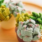 多肉植物のつまみ細工キーホルダー