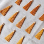 【10個】【ライトブラウン】キャップ付き　タッセルチャーム フリンジ　レーヨンタッセル　アクセサリーパーツ 手芸用品　ハンドメイド　DIY　F001-5