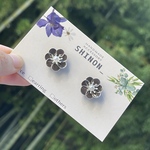 小さめアンティークなお花 ブラウン ピアス イヤリング