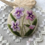 「すみれの花」刺繍ブローチ　