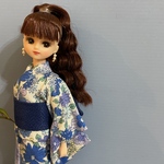 リカちゃんサイズ　涼しげな青の花柄の浴衣と帯のセット　うちわ、巾着付き
