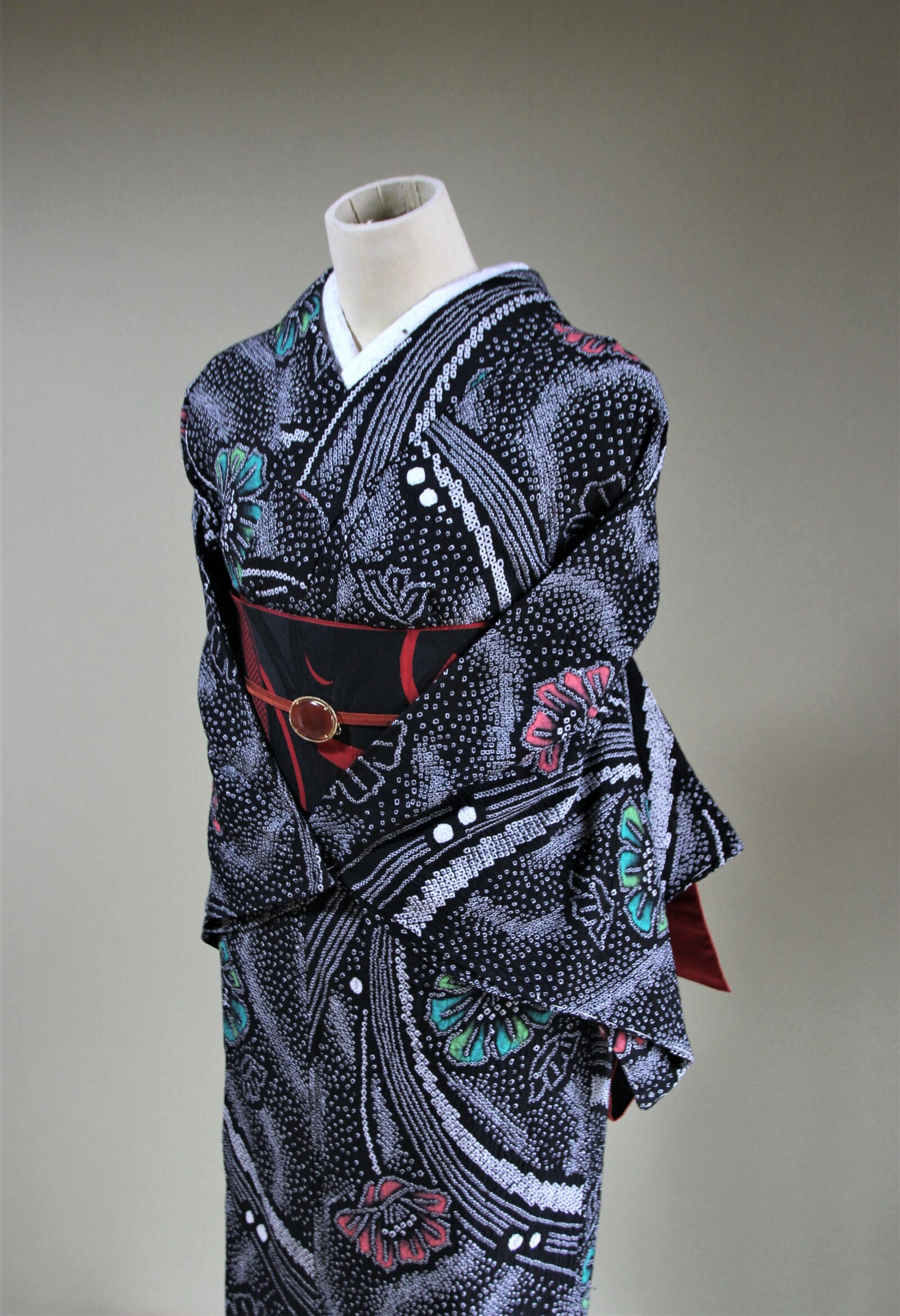 新品 やまと 有松鳴海絞り 蝶 夏着物 高級仕立て 仕付糸付 高級