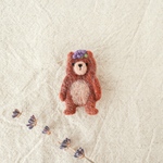 【ご予約作品】葡萄をのせたクマの羊毛ブローチ🧸🍇